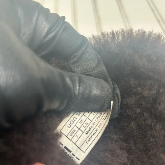 UGG Women's Bailey Button II Chocolate Brown Boots Size - Picture 9 of 12